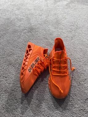 Damyuan Just So So Bright Orange Running Shoes Sneakers Men's Size 42 / 9 - 9.5